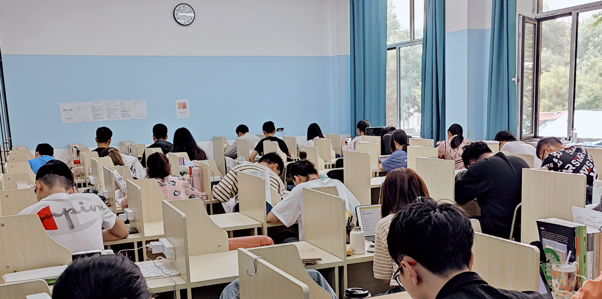 营口考研寄宿学校-学习氛围